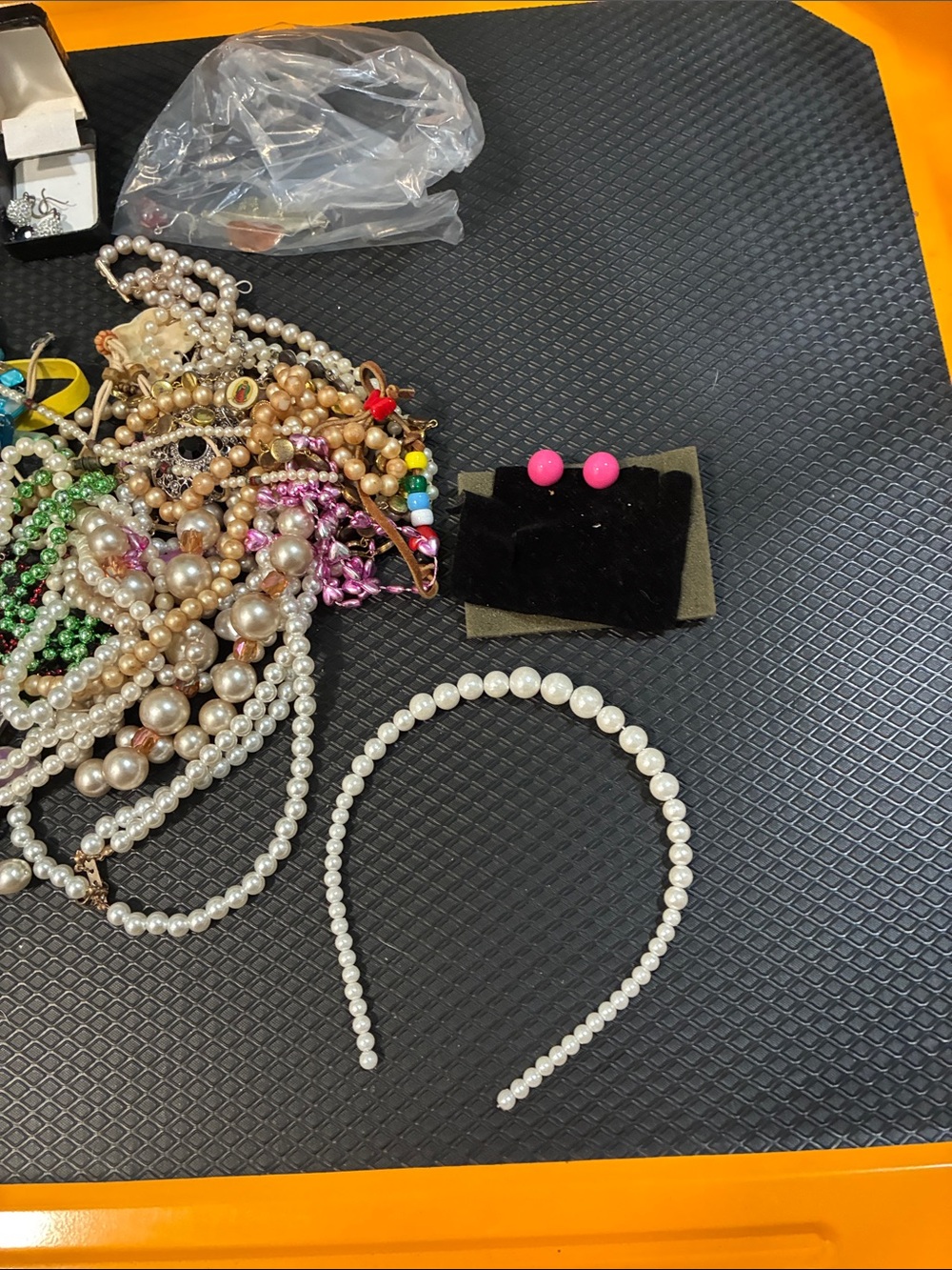 Mixed Costume Jewelry Lot - Multicolor Beaded Necklaces & Charms - Picture 5 of 6
